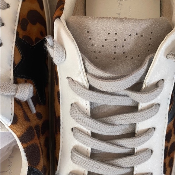 JUSTINE FAUX SUEDE LEOPARD SNEAKER Vici - Picture 4 of 5